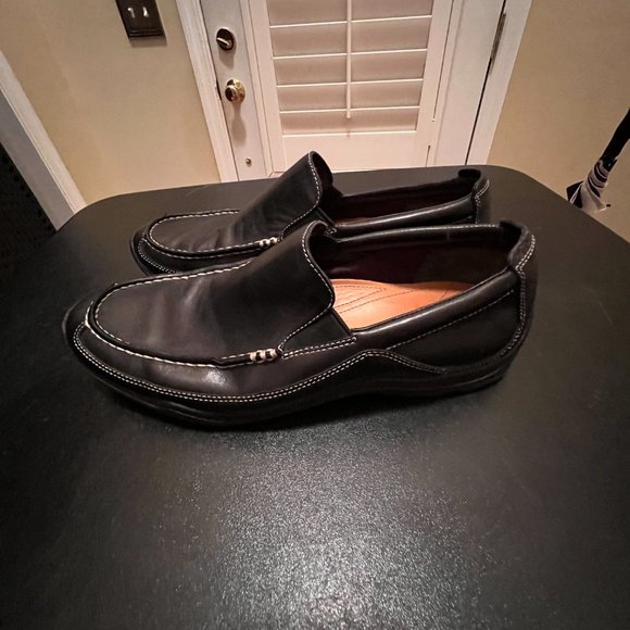 Cole Haan size 9.5 mens slip on black leather shoes